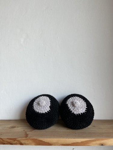 Crocheted Stress-Relief Boobies - Color Therapy at Your Fingertips - Barva: Black boobs