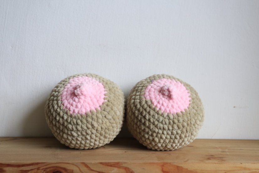 Crocheted Stress-Relief Boobies - Color Therapy at Your Fingertips (1 pair) - Barva: Beige boobs